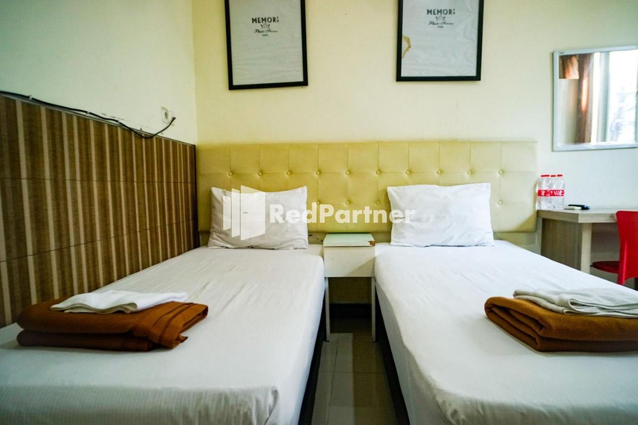 Hoki Homestay Redpartner Сурабая Екстериор снимка