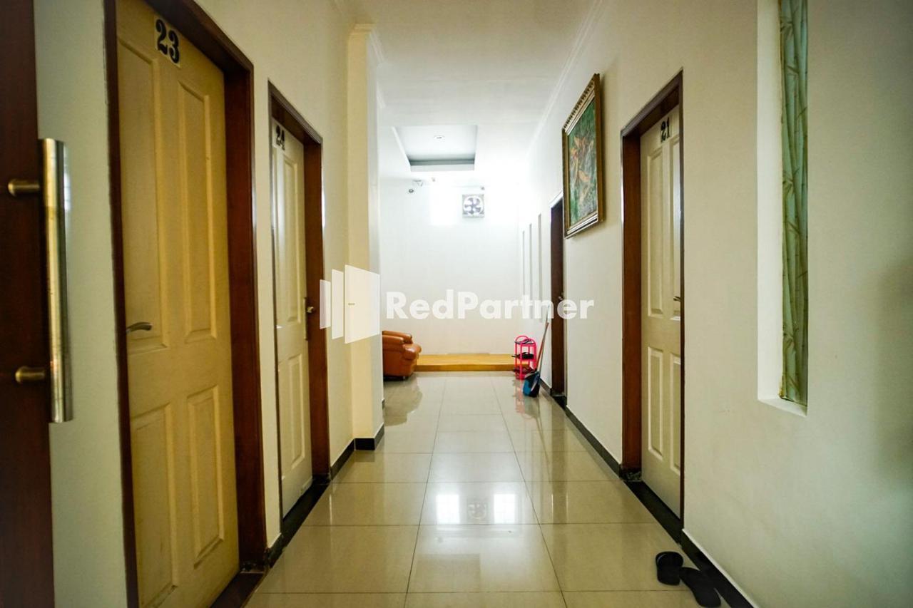 Hoki Homestay Redpartner Сурабая Екстериор снимка