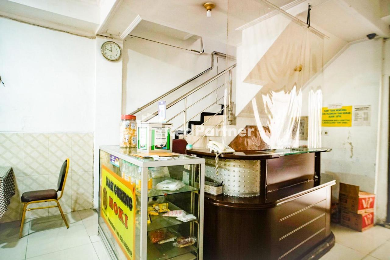 Hoki Homestay Redpartner Сурабая Екстериор снимка