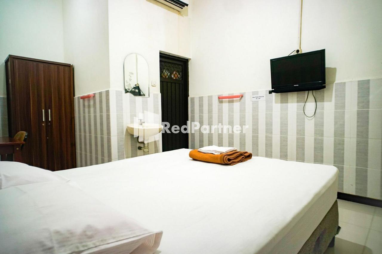 Hoki Homestay Redpartner Сурабая Екстериор снимка