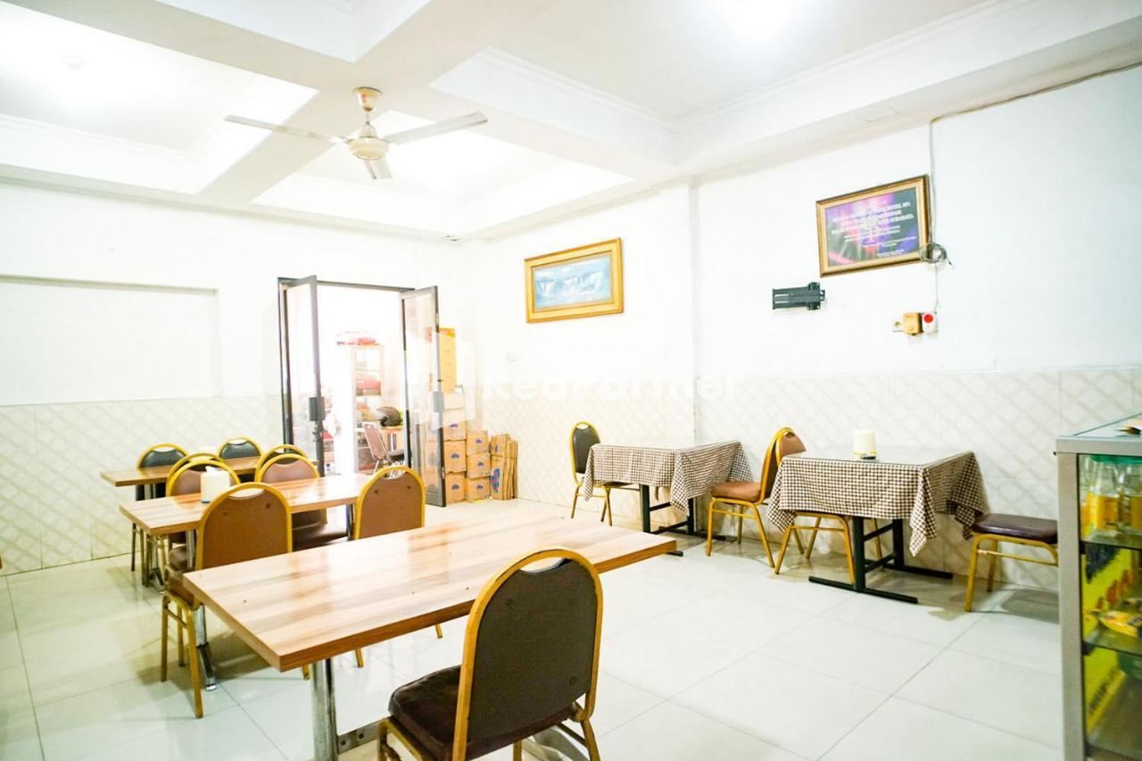 Hoki Homestay Redpartner Сурабая Екстериор снимка