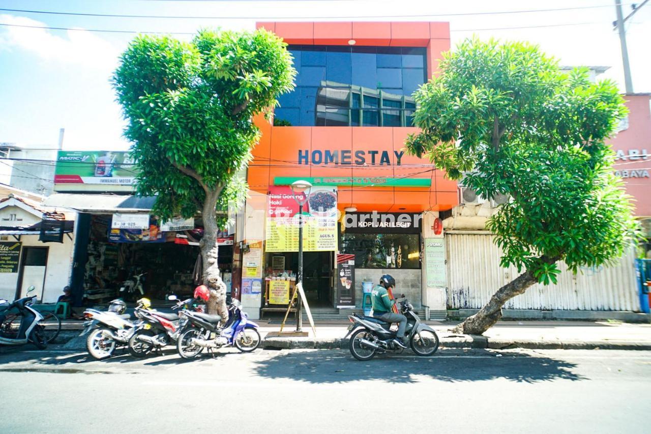 Hoki Homestay Redpartner Сурабая Екстериор снимка